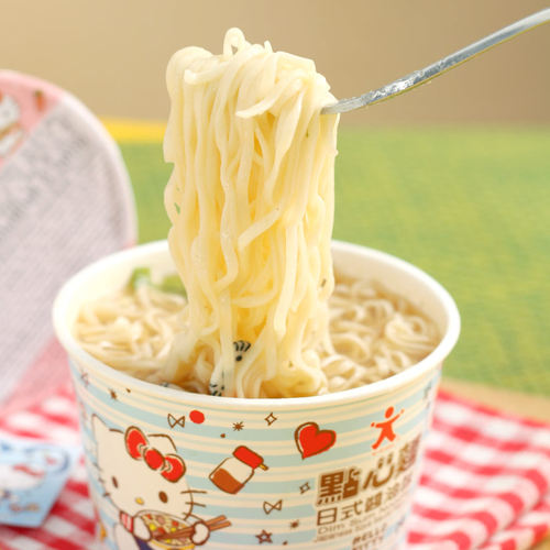 hellokitty公仔面儿童杯面Doll公仔点心面迷你杯即食早餐宵夜小吃 - 图1