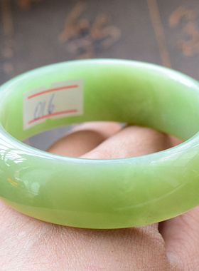 天然和田玉青白满绿山料翠青56至57圈口特色版女士传承手镯玉镯子