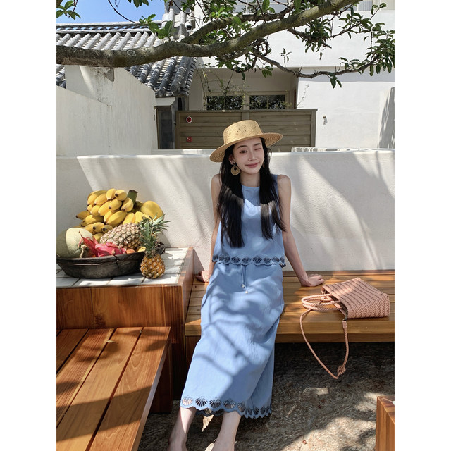 Thecoco embroidered shell hollow ຊຸດສີຟ້າສໍາລັບແມ່ຍິງໃນ summer, drapey, slimming ແລະຈັບຄູ່ກັບຊຸດທີ່ສົມບູນ.