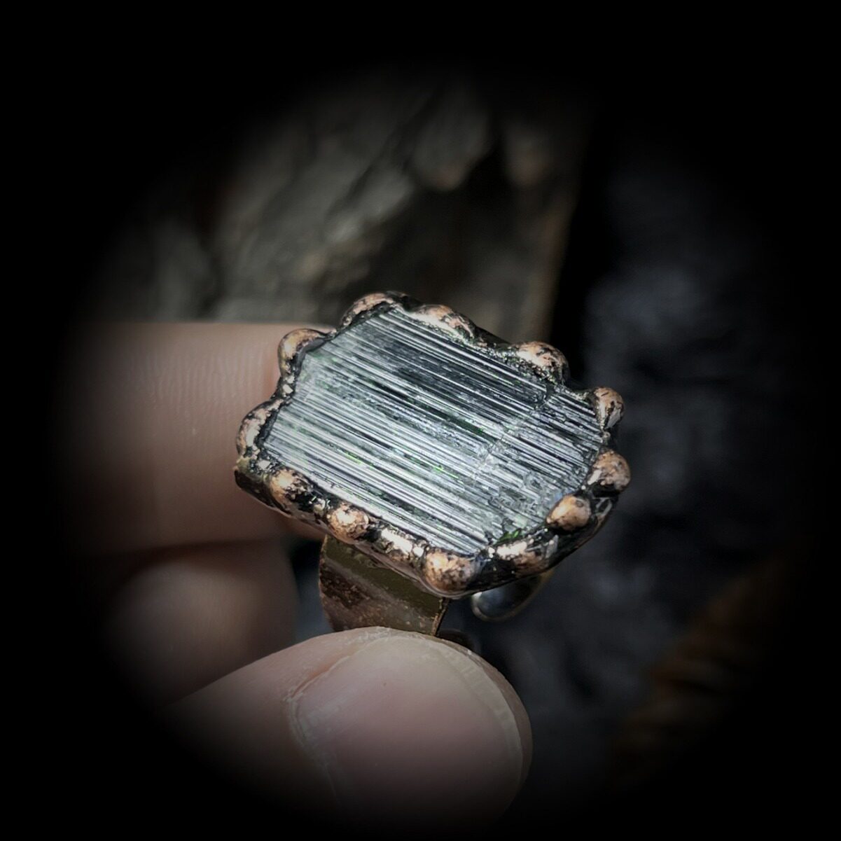 Retro style natural green tourmaline rough stone amorphous open bronze adjustable personalized European and American ring