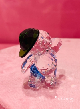 代购SWAROVSKI施华洛世奇 Kris小熊 射门小熊水晶摆件5720456
