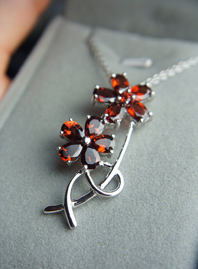 天然石榴石花型水晶酒红色吊坠