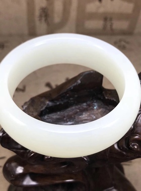 新疆羊脂白玉旺夫女款手镯