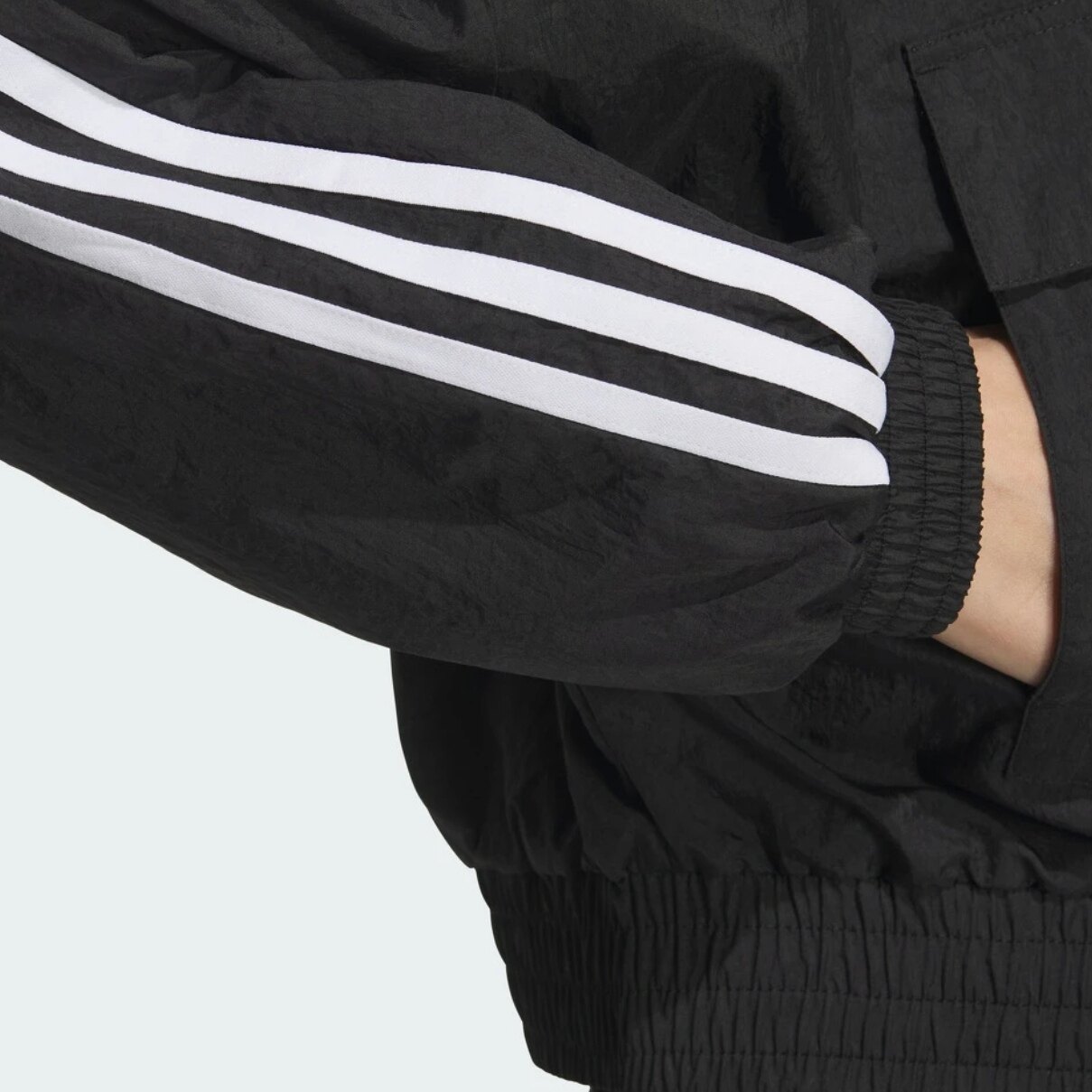 Adidas/阿迪达斯正品三叶草女士休闲短款条纹梭织运动外套KG8512,淘宝优惠券,粉丝福利购,淘宝优惠卷