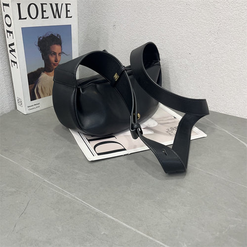 包包女包2026新款韩版时尚饺子包休闲软皮宽带单肩包简约斜跨包潮 - 图0