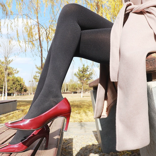 В конце года, 60 % скидки на австрийские роскошные носки Wolford Individation 100 18975