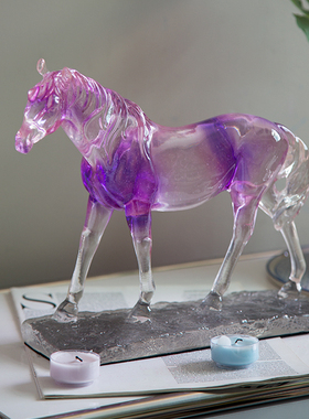 紫色骏马马年电视柜摆件