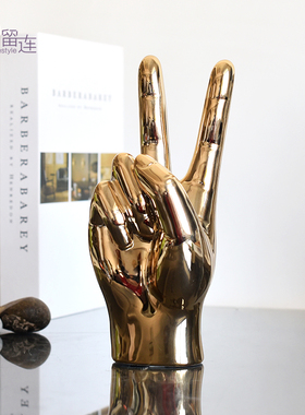 金色剪刀手势样板间艺术风摆件