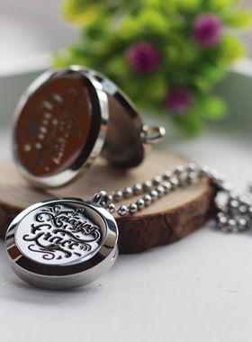 钛钢镂空雕花精油扩香可打开吊坠