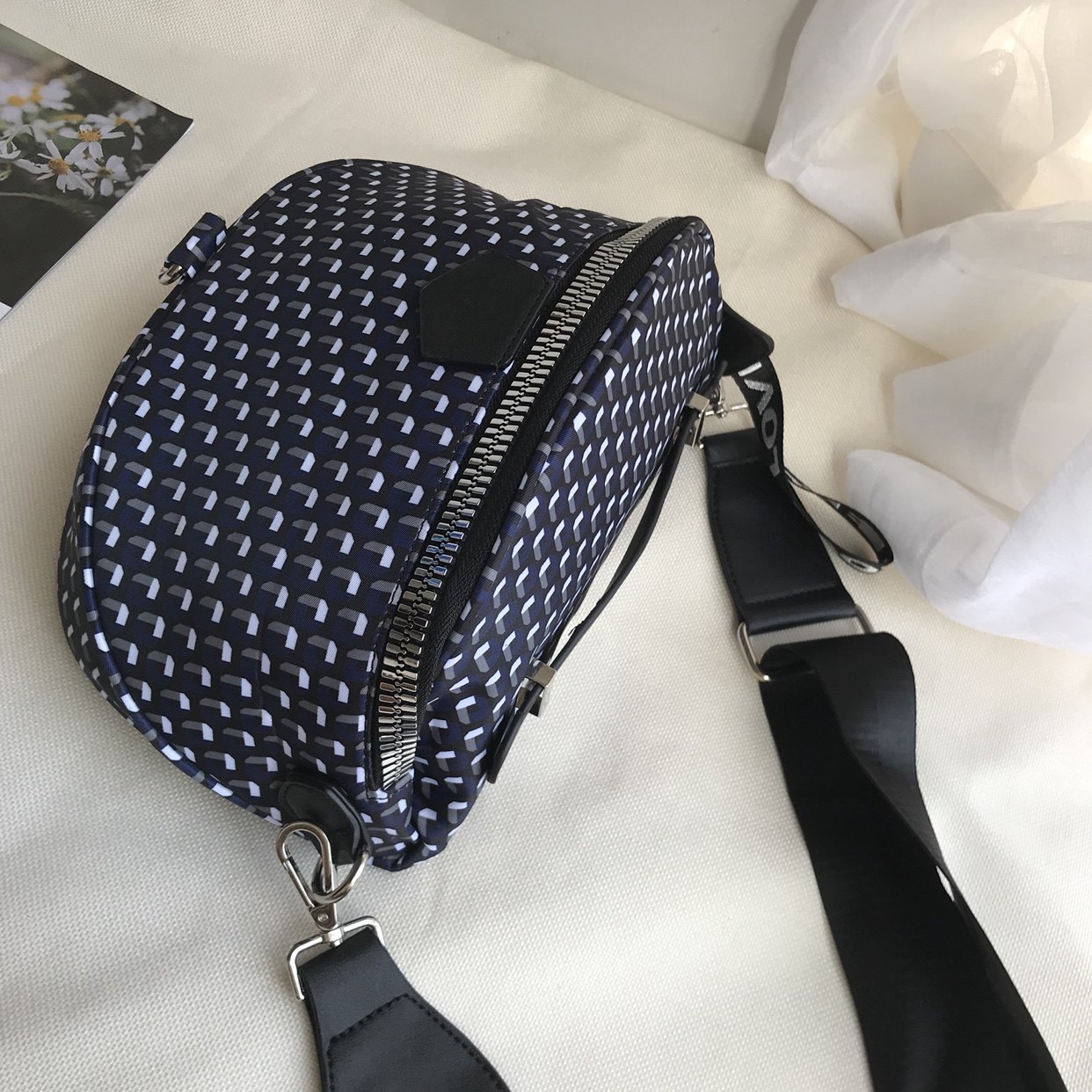 超火马鞍包新款尼龙牛津布复古胸包女港风迷彩休闲外贸单肩斜挎包,淘宝优惠券,粉丝福利购,淘宝优惠卷