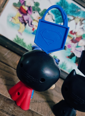 麦当劳超人与蝙蝠侠联名款玩具手办两件套孤品