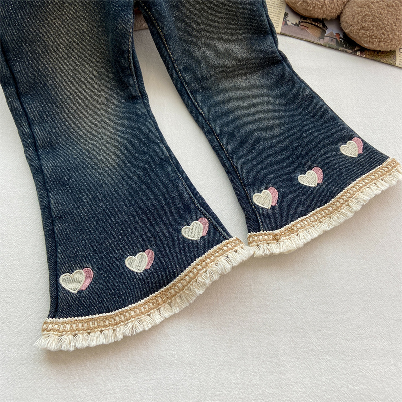 女童牛仔裤冬季加厚喇叭裤宝宝洋气时髦刺绣爱心长裤保暖加绒裤子 - 图1