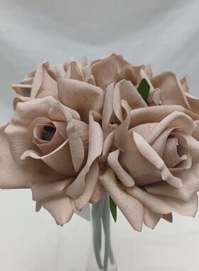 假花小花束高端逼真手感保湿玫瑰花仿真花结婚新娘手捧花瓶摆件