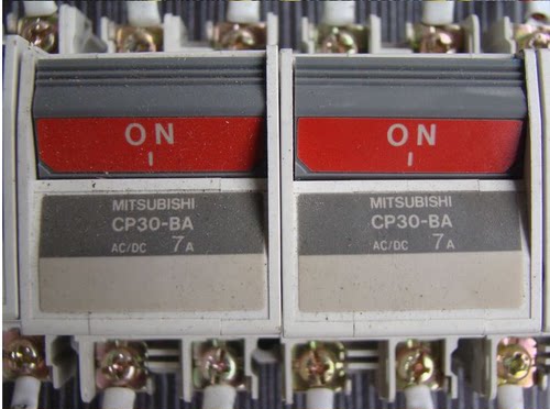 三菱MITSUBISHI CP30-BA 1P 2P 3P 2A 3A 10A 5A 7A 15A开关 - 图0
