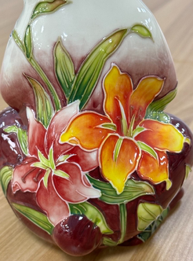 中国陶瓷釉下彩红色兔兔纯手绘工艺摆设装饰收藏