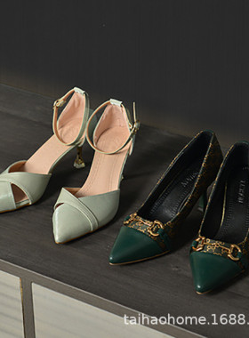 现代样板房饰品摆件衣柜展厅组合套装女主人软装绿色样板间衣帽间