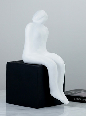 现代黑白轻奢色人物雕塑摆件样板间室内银色金属镂空装饰球搭配