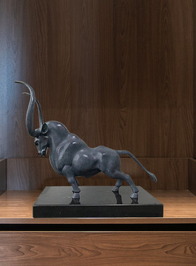 热销办公室客厅现代书房摆件牛年牛气冲天家居摆台铸铜现货牛摆件