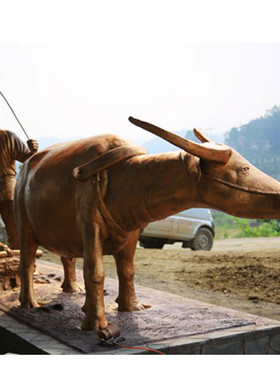 户外动物摆件雕塑仿铜牛耕地农耕耕牛文化玻璃钢民风民俗景观铸铜