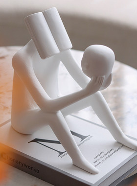 热销抽象人物思考者艺术坐姿看书人书房高档轻奢客厅酒柜摆件软装