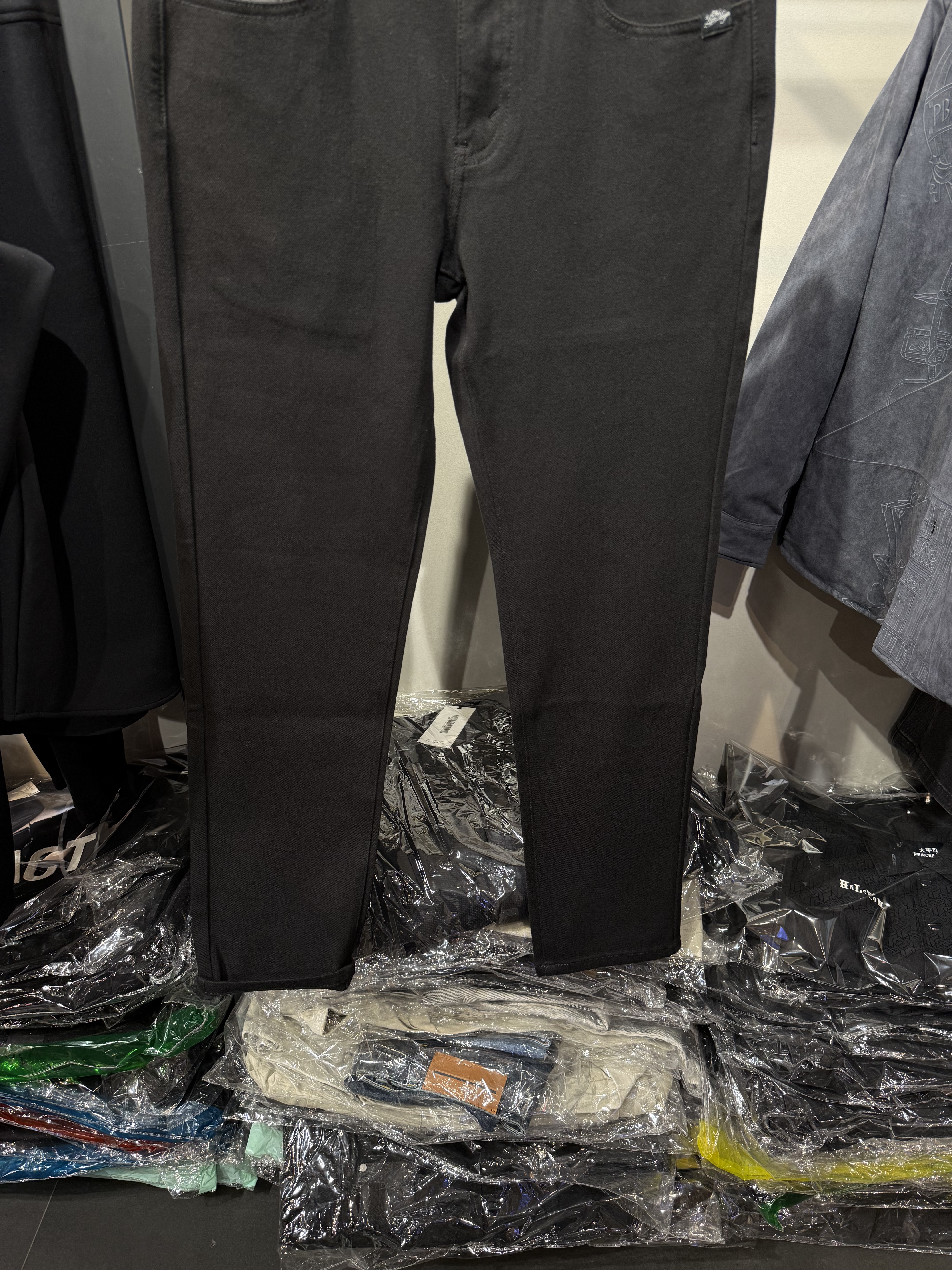 B2HAD4197 太平鸟男装冬季新款黑色休闲百搭修身紧身显瘦牛仔裤潮 - 图1