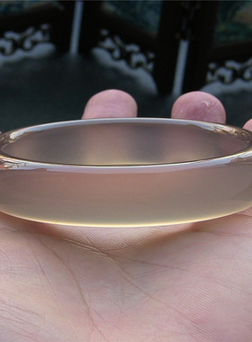 天然巴西玛瑙手镯强荧光玉髓