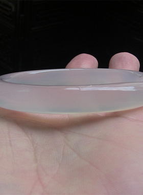 天然巴西玛瑙手镯/秀细加厚款/巧雕猫爪/白月光玉髓/强荧光2220