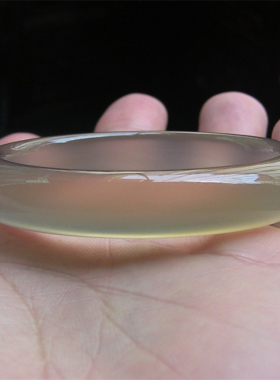 天然巴西玛瑙手镯/秀细加厚款/原色无忧化/高冰透强荧光玉髓2203