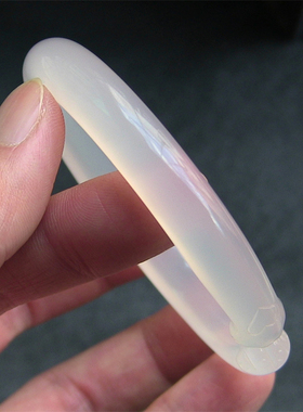 天然巴西玛瑙手镯/秀细加厚款/白月光强荧光玉髓/巧雕猫爪2294