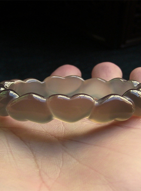 天然巴西玛瑙手镯/巧雕爱心/心心相印/原色无优化/强荧光玉髓1792