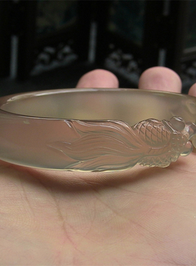 天然巴西玛瑙手镯雕刻玉髓