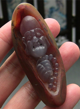 巴西玛瑙人物俏色豹纹玉髓吊坠