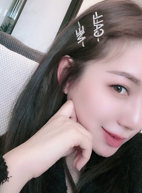 欧阳娜娜气质同款组合字母边夹