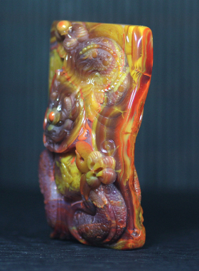 北票战国红巧雕龙腾盛世方牌吊坠