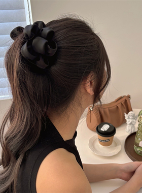 香蕉夹缎面立体花苞法式缎面花朵