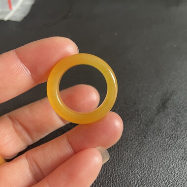 云南龙陵天然黄龙玉鸡油黄料戒指19*6*4.5mm
