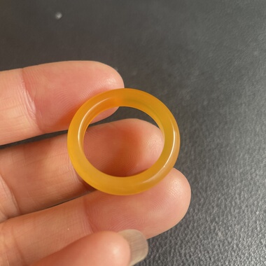 云南龙陵天然黄龙玉鸡油黄戒指17*5*4mm