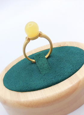 天然蜜蜡戒指满蜜鸡油黄转运珠戒面纯银镀金镶嵌工艺精致简约可调