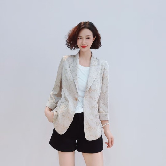 
1622 Spring new style stylish and slim and versatile 7-quarter sleeve blazer JR