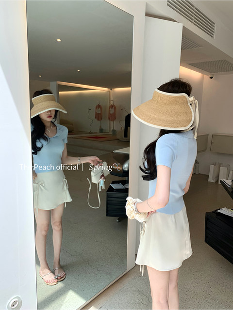 ບ່າແຂນຂວາຂອງຄິວບາກະທັດຮັດ ແຂນສັ້ນຖັກຢູ່ເທິງສຸດ