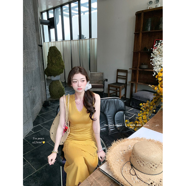 ເສື້ອຢືດໃສ່ເສື້ອຄຸມດ້ວຍສາຍເຄເບີ້ນທີ່ອ່ອນໂຍນ ແລະກະທັດຮັດ