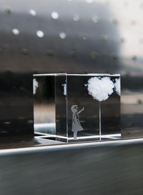 心云水晶立方体涂鸦班克斯banksy