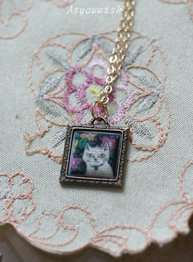 鸽血红雕花中古老琉璃项链