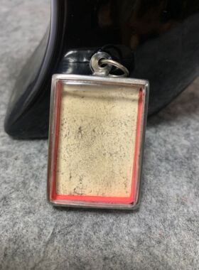 泰国佛系牌 阿赞多 瓦榜坤蓬崇迪佛吊坠 粉质裂纹美模配绳