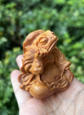 天然崖柏实木雕刻蛤蟆仙人福蛙创意文玩手把件招财金蟾桌面小摆件