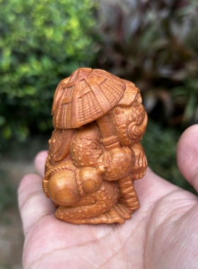天然崖柏木雕刻侠客蟾蜍金蟾创意文玩手把件工艺品茶宠桌面小摆件