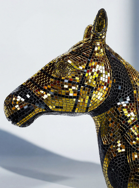 【本尼家】BJ166大号现代艺术玻璃钢镜片装饰黑金马落地摆件