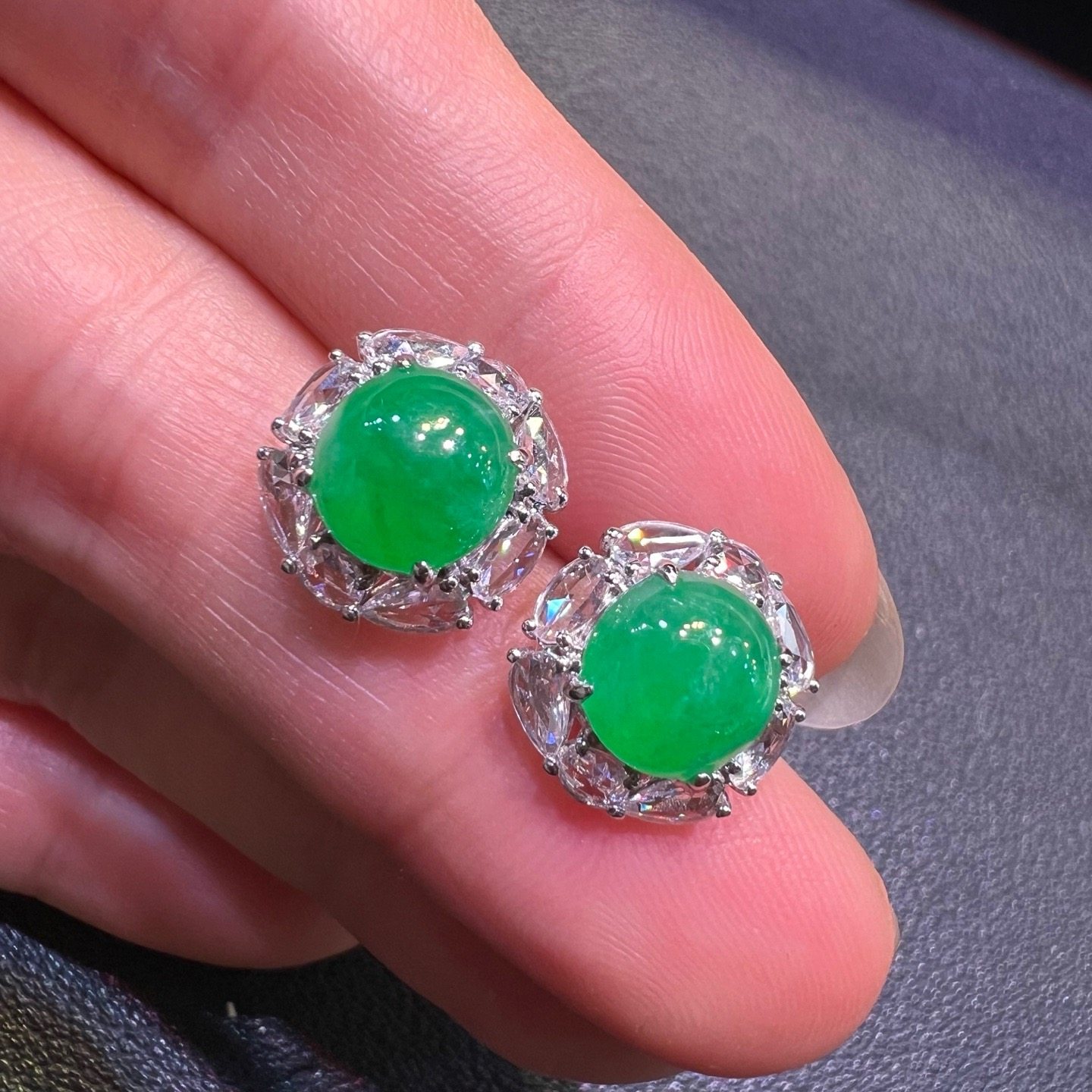 18K金钻镶嵌冰种起光阳绿翡翠蛋面耳钉耳饰时尚百搭A货,淘宝优惠券,粉丝福利购,淘宝优惠卷