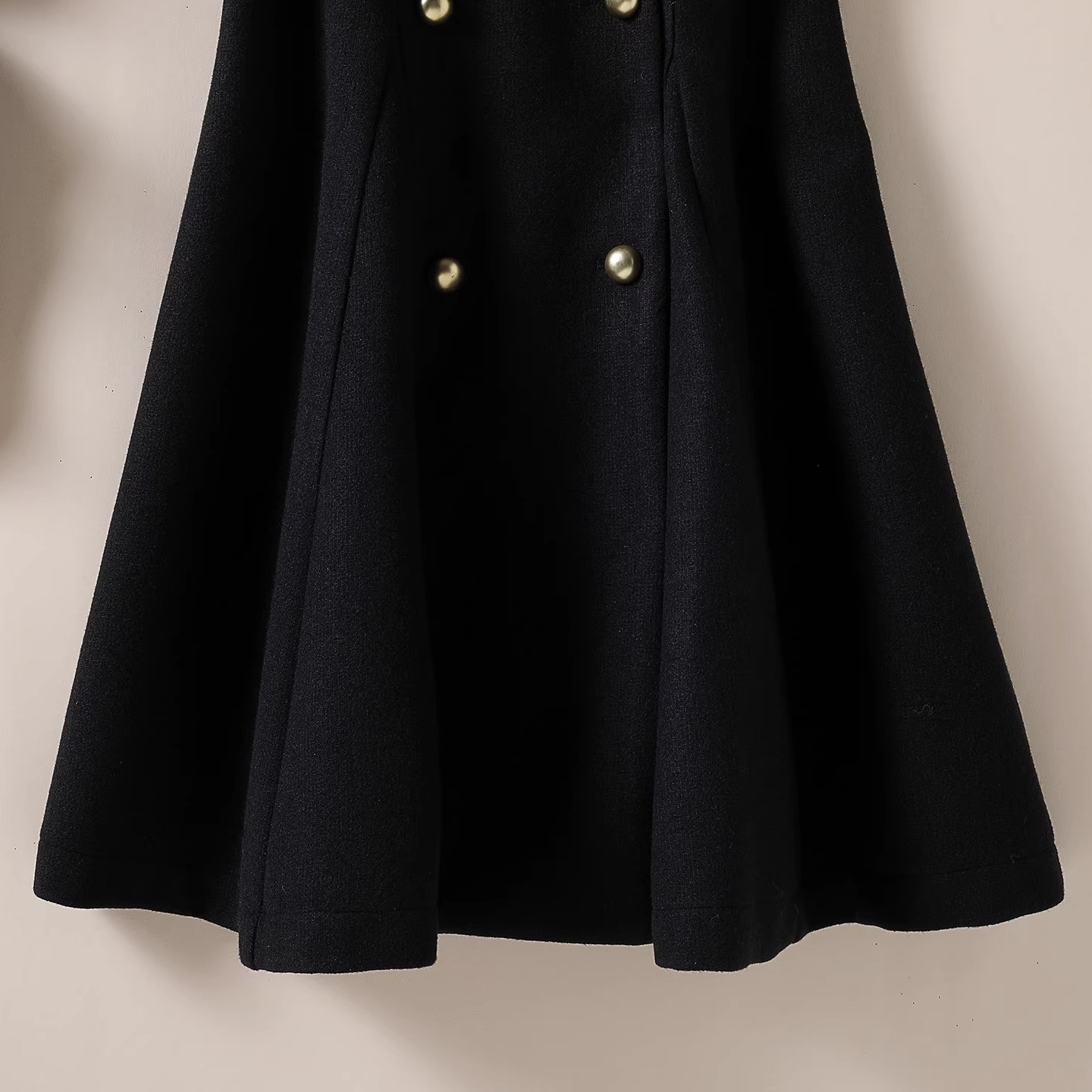 轻奢毛呢背心裙小黑裙 双排扣V领A字显瘦连衣裙 2025秋冬新款女装 - 图2