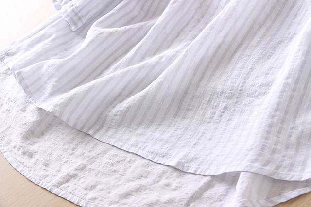 V-neck vertical striped shirt three-quarter sleeve shirt